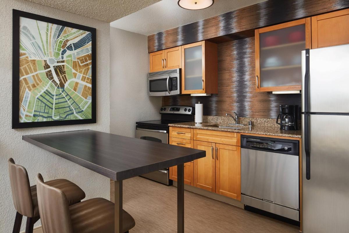 Popular attractions Area Nearby Property